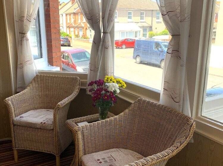 بنسيون Devonia Express