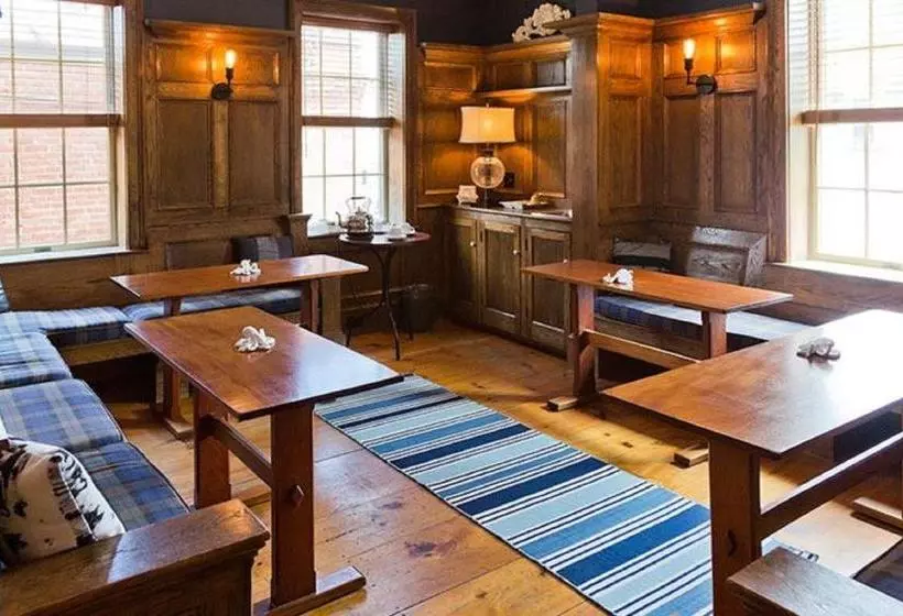 Отель The Lindsey