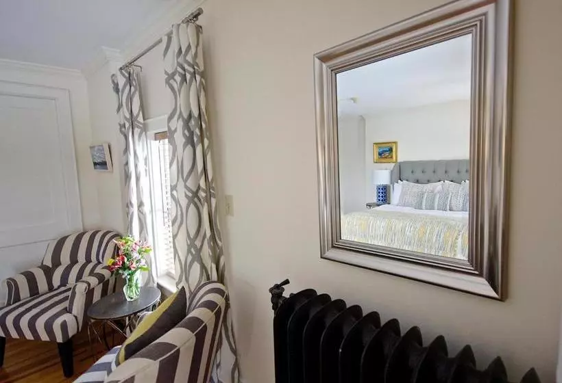 Отель The Lindsey