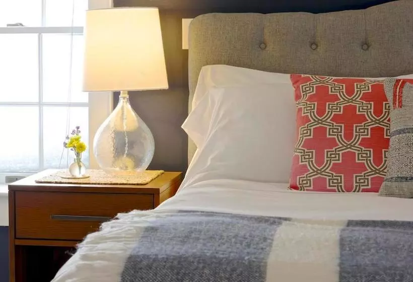 Отель The Lindsey