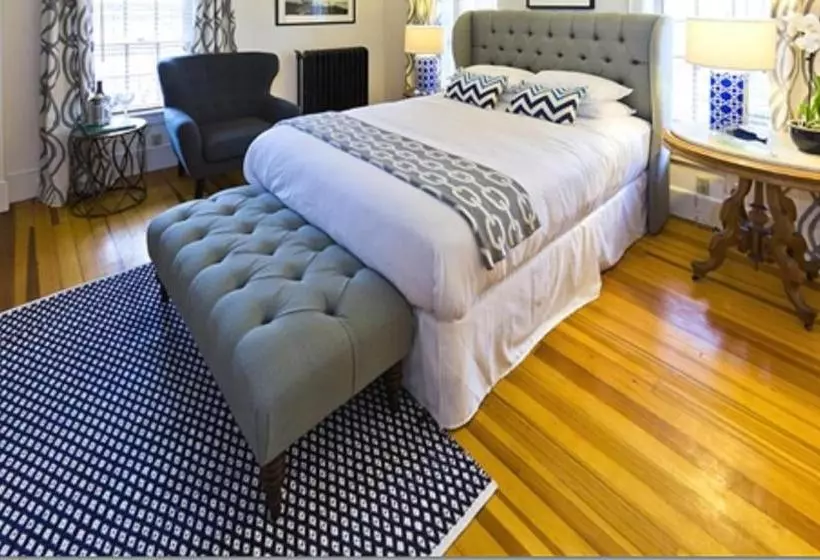 Отель The Lindsey