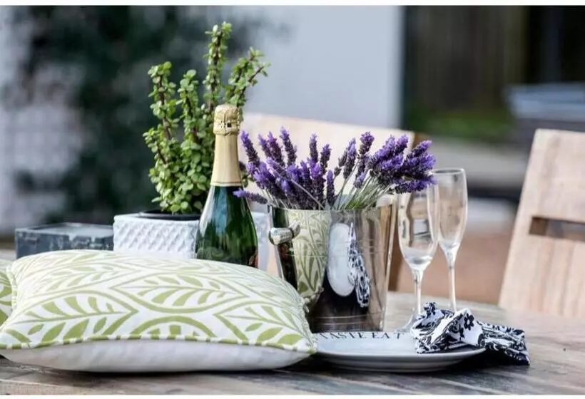 Aamiaismajoitus (B&B) Lavender Farm Guest House