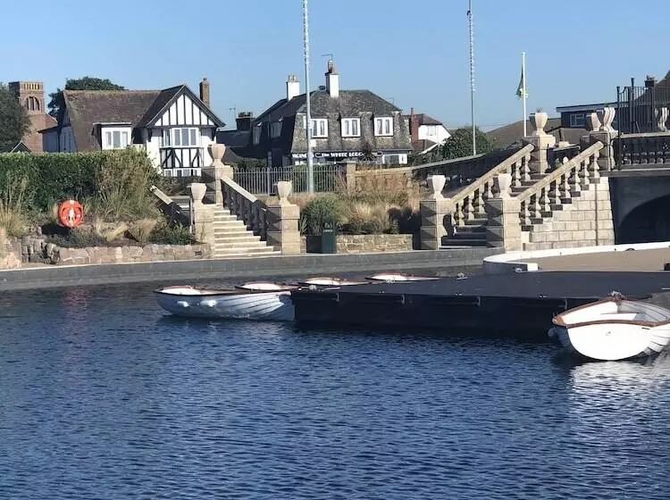 Aamiaismajoitus (B&B) The White Lodge