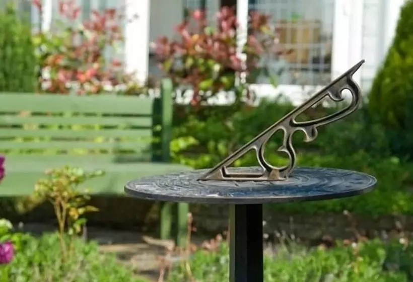 Aamiaismajoitus (B&B) The White Lodge