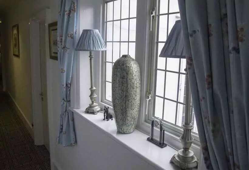 Aamiaismajoitus (B&B) The White Lodge