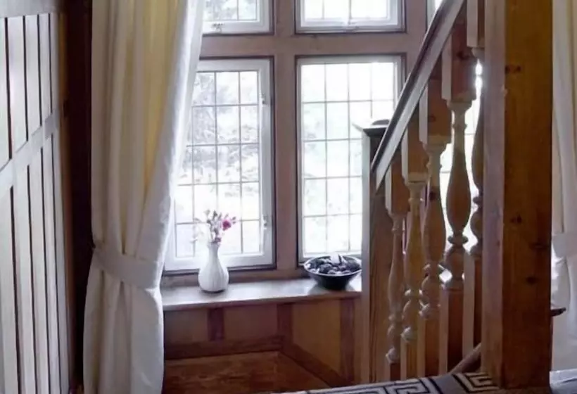 Aamiaismajoitus (B&B) The White Lodge