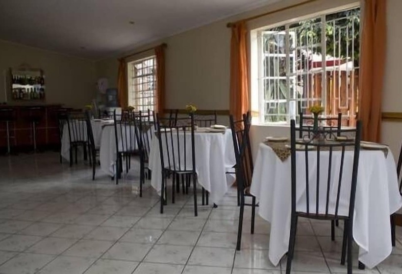 Hotel Annie S Lodge Blantyre