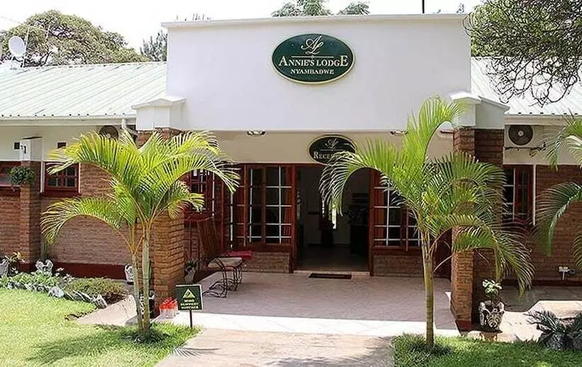 هتل Annie S Lodge Blantyre