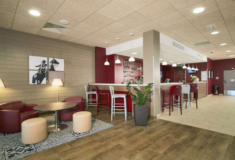 호텔 Campanile La Roche Sur Yon Centre Gare