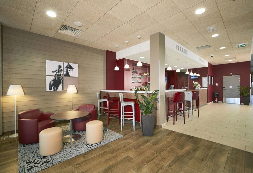 호텔 Campanile La Roche Sur Yon Centre Gare