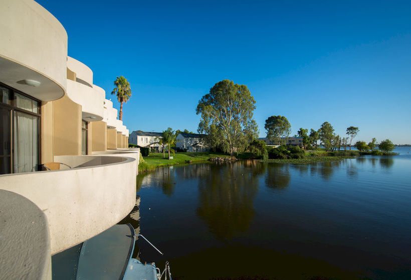 Отель Capri Waters Country Club