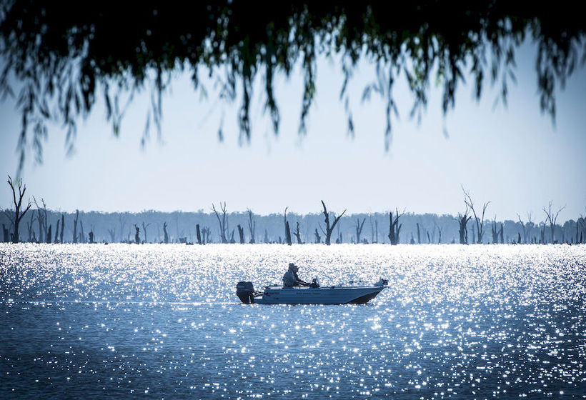 Отель Capri Waters Country Club