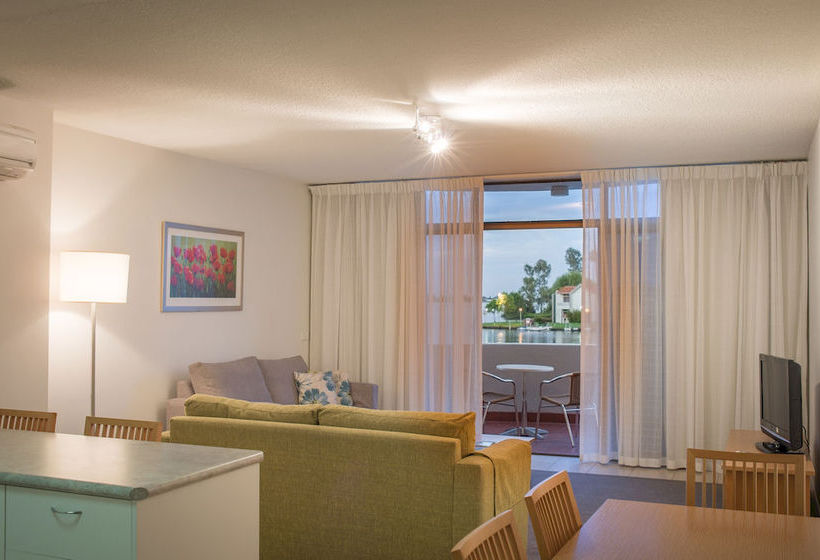 Отель Capri Waters Country Club