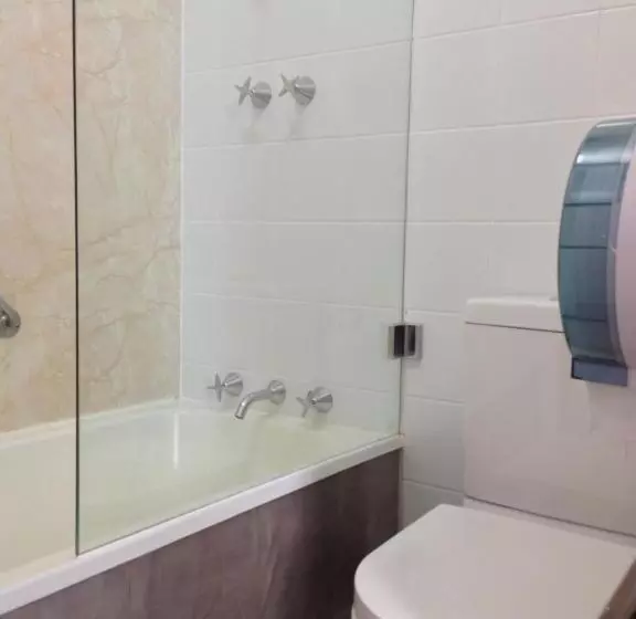 酒店 Centennial Inn On Bathurst