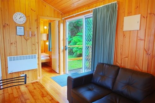 فندق Strahan Beach Tourist Park