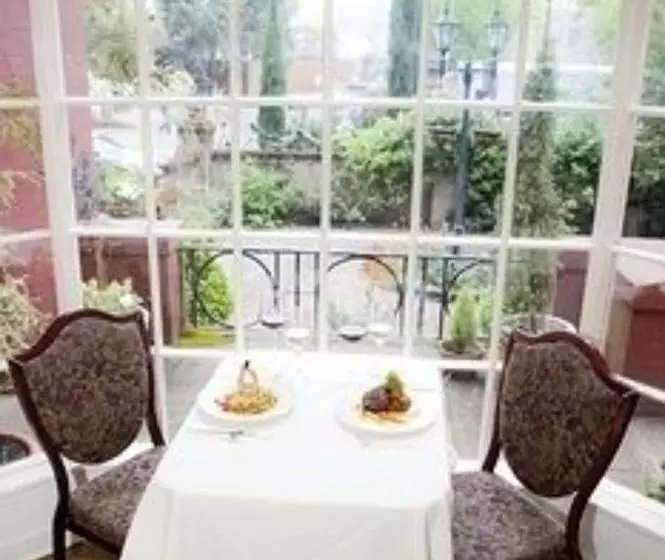 ホテル Excelsior Inn