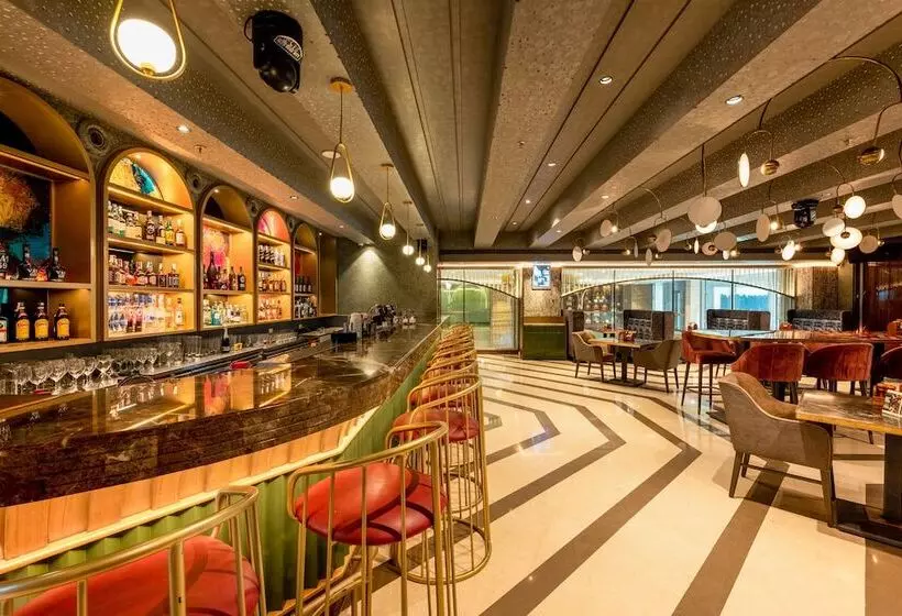 Отель Express Inn The Business Luxury