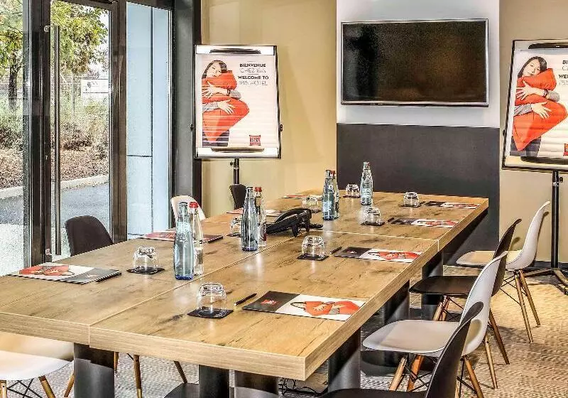 ホテル Ibis Saintgenispouilly Geneve