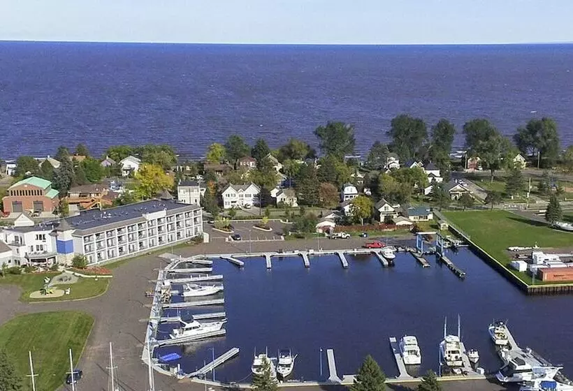 هتل Park Point Marina Inn