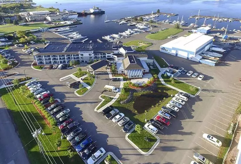 هتل Park Point Marina Inn