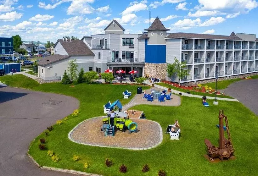 هتل Park Point Marina Inn