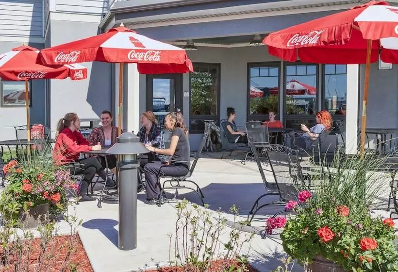 هتل Park Point Marina Inn