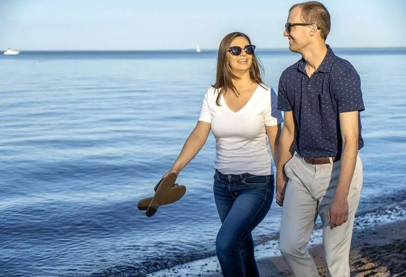 هتل Park Point Marina Inn