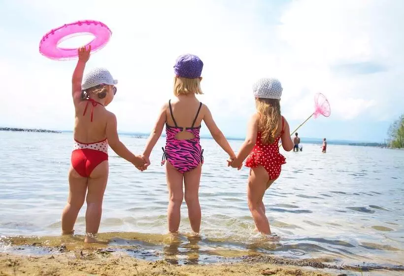 هتل Park Point Marina Inn