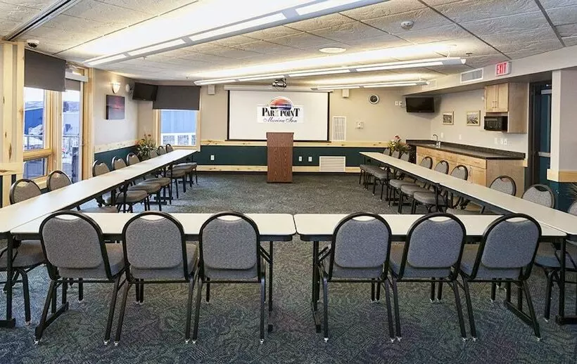 هتل Park Point Marina Inn