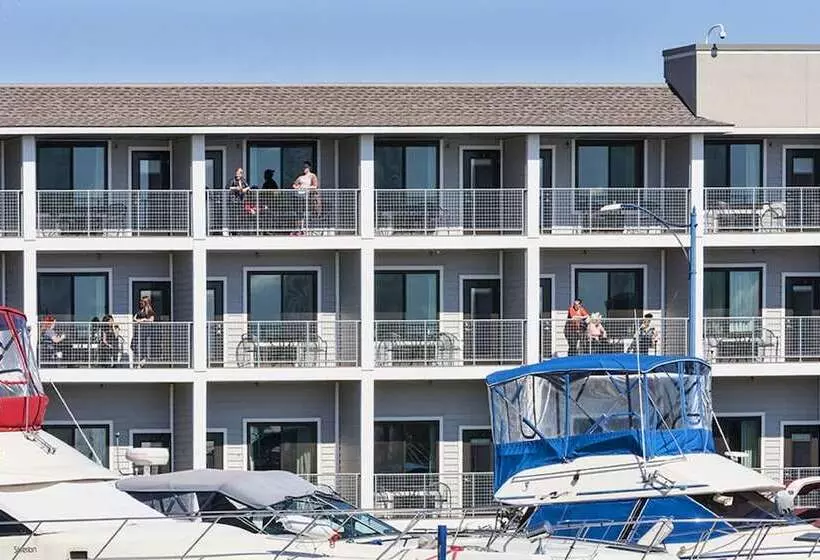 هتل Park Point Marina Inn