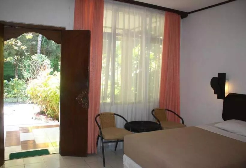 ホテル Puri Naga Beachfront Cottages