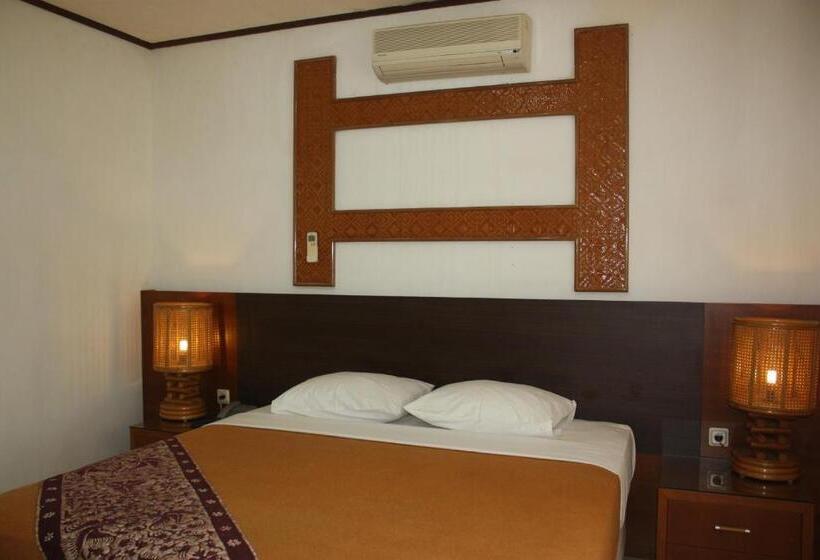 בית מלון כפרי Puri Naga Beachfront Cottages