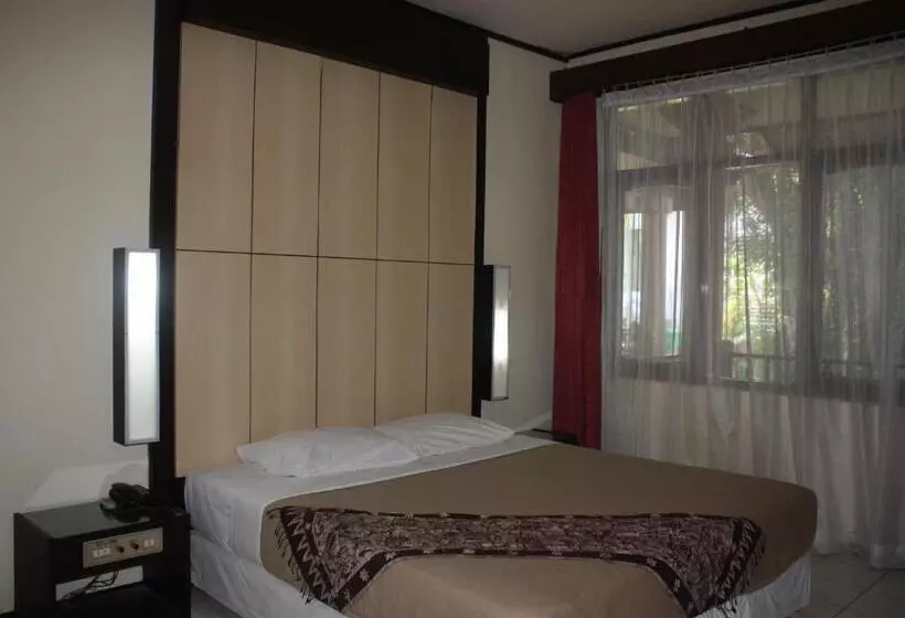 ホテル Puri Naga Beachfront Cottages