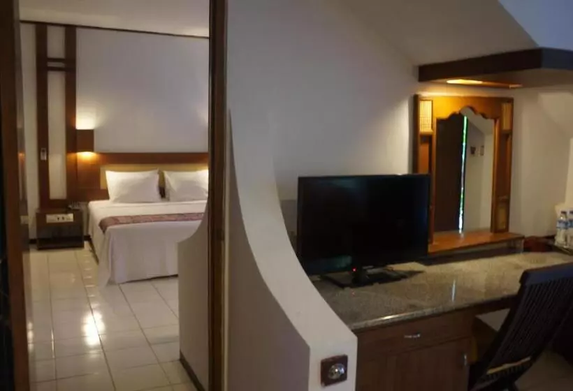 ホテル Puri Naga Beachfront Cottages