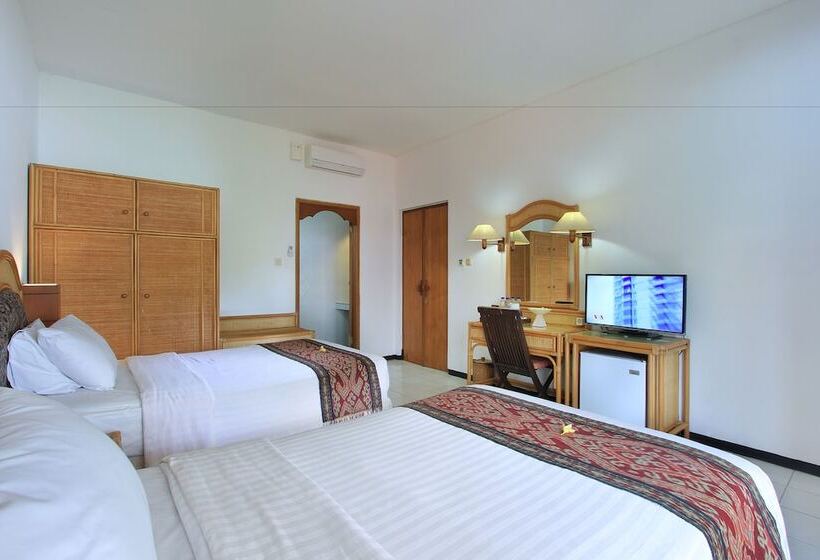 בית מלון כפרי Puri Naga Beachfront Cottages