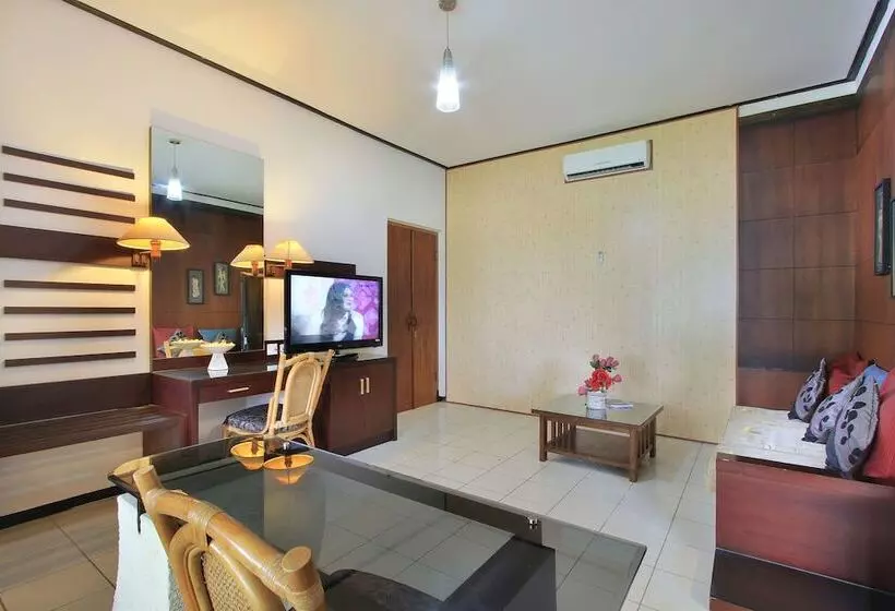 ホテル Puri Naga Beachfront Cottages