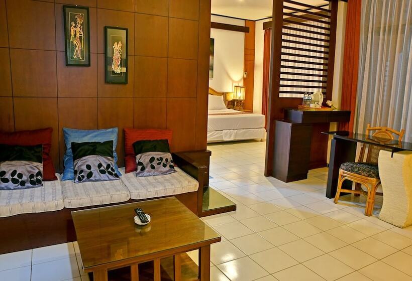 בית מלון כפרי Puri Naga Beachfront Cottages