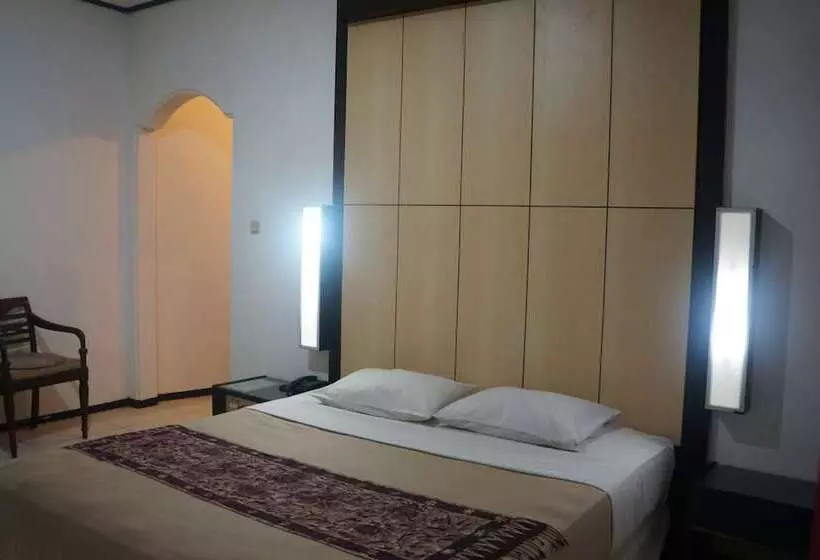 ホテル Puri Naga Beachfront Cottages