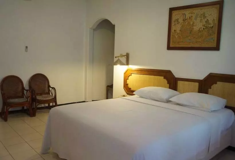 ホテル Puri Naga Beachfront Cottages