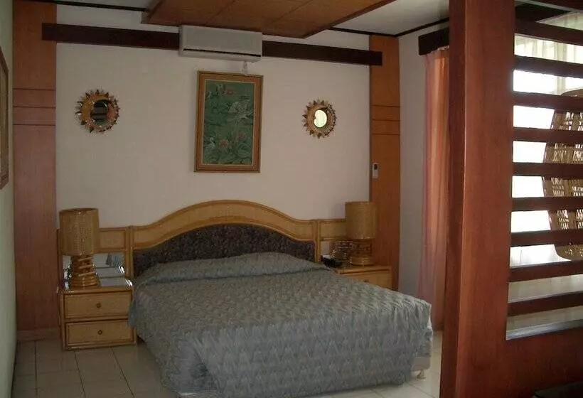 ホテル Puri Naga Beachfront Cottages