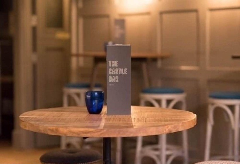 فندق The Castle Bar Only