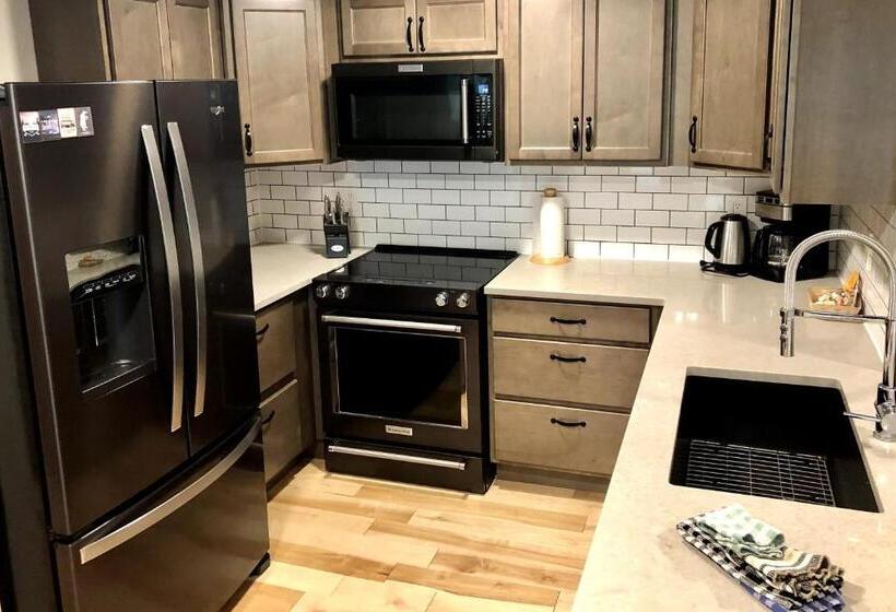 酒店 The Griz Inn By Park Vacation Management