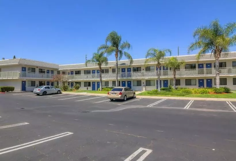 모텔 Vagabond Inn Sylmar