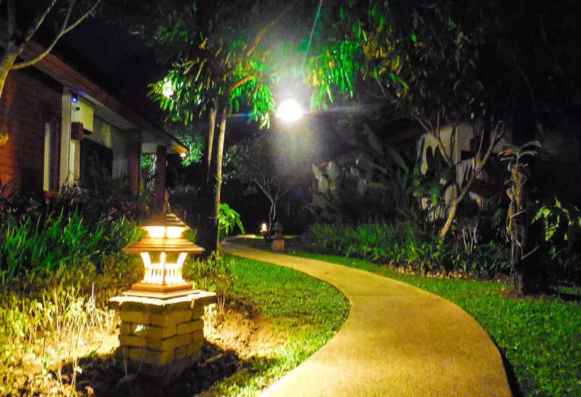 استراحتگاه Palm Spa Village