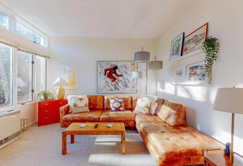 Отель Bridges 24