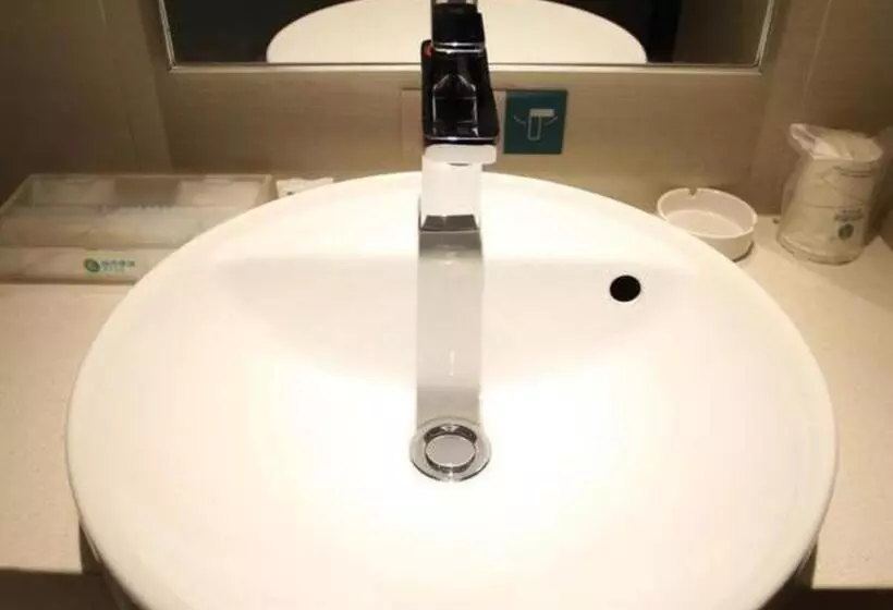 Hotelli City Comfort Inn Baise Jingxi Caifu Plaza