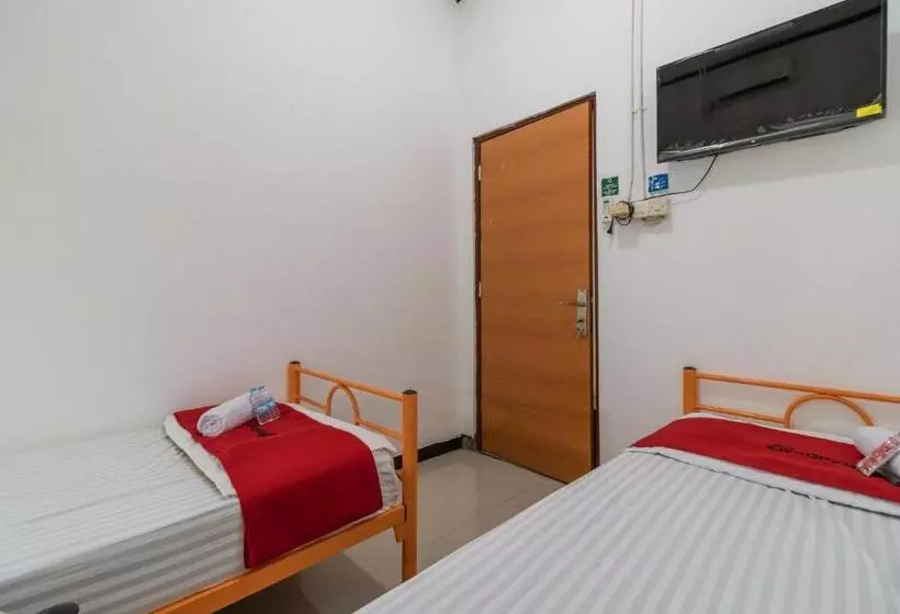 Hotelli Reddoorz Near Terminal Bubulak Bogor