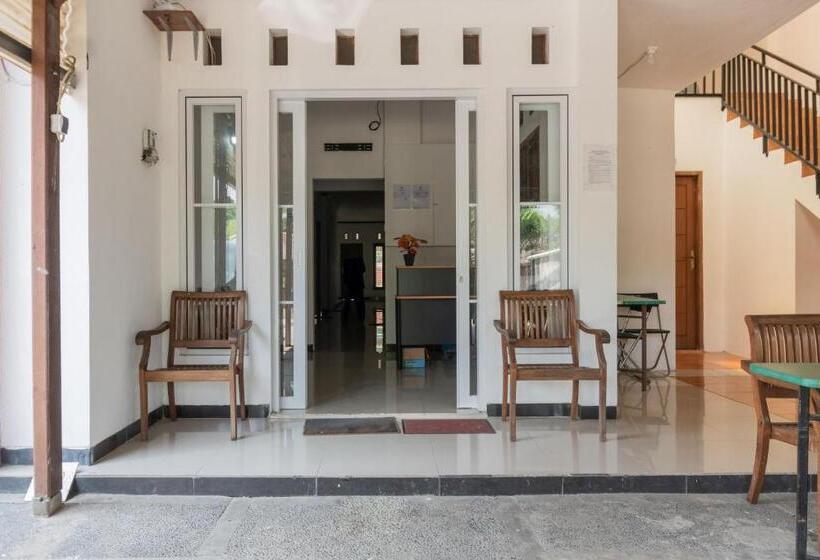 Szálloda Reddoorz Near Terminal Bubulak Bogor