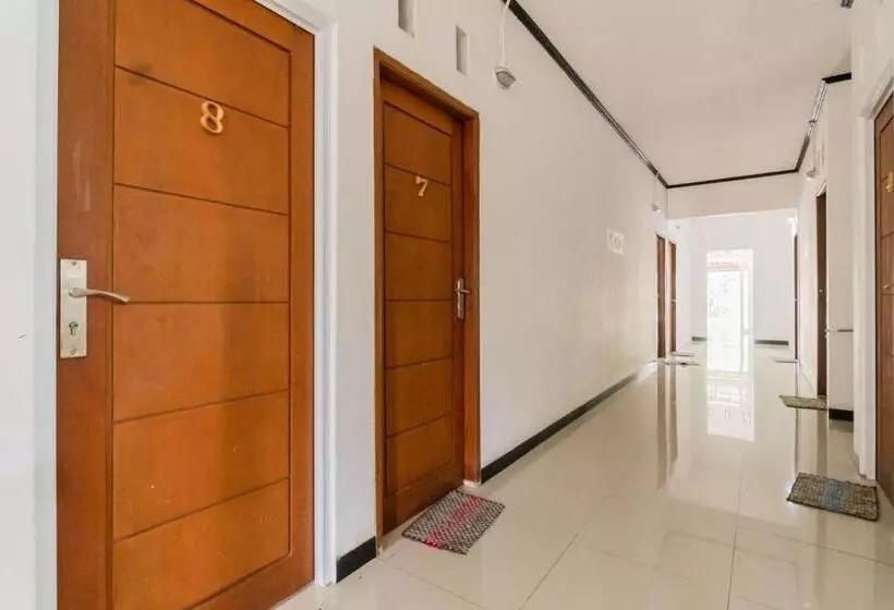 Hotelli Reddoorz Near Terminal Bubulak Bogor