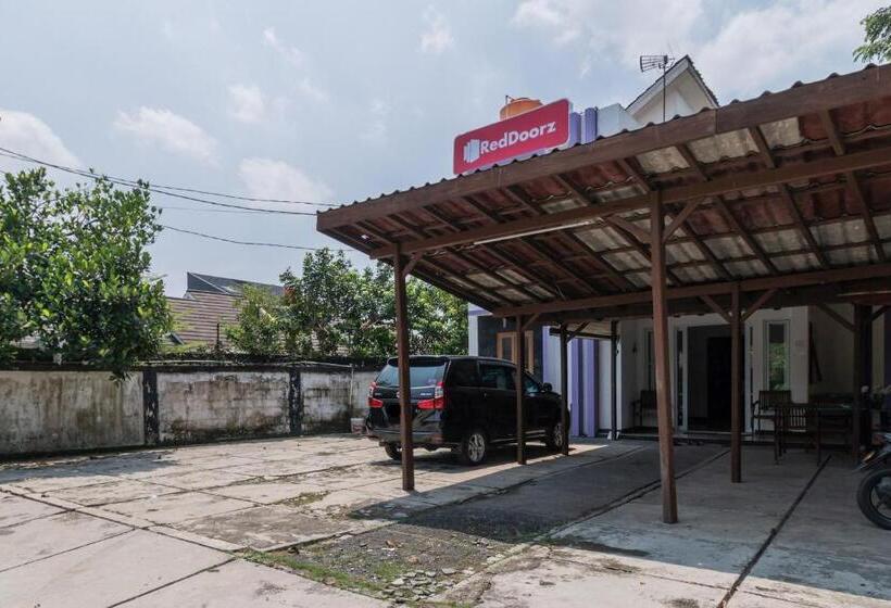Szálloda Reddoorz Near Terminal Bubulak Bogor